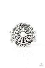 Load image into Gallery viewer, . Daringly Daisy - White Ring
